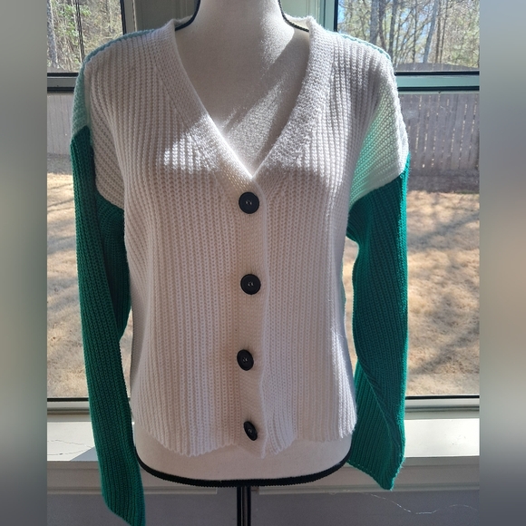 NWOT BooHoo Brand Green White Color Block Cardigan Sweater MED. - Picture 2 of 13